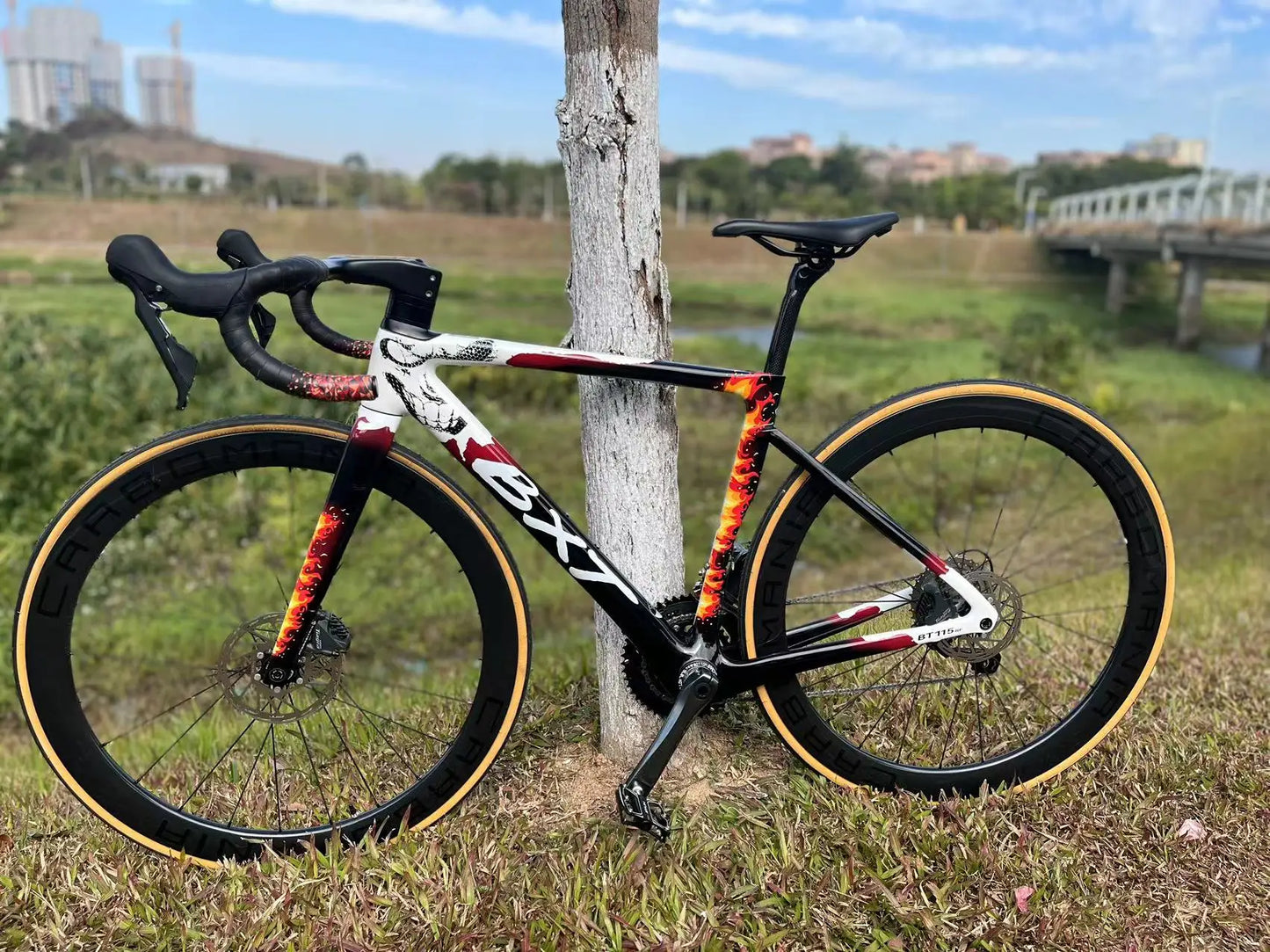 BXT Carbon Disc Brake Road Bike Frame Bicycle Framest Hidden Cable Line Road Bicycle with Bike Handlebar rennrad rahmen